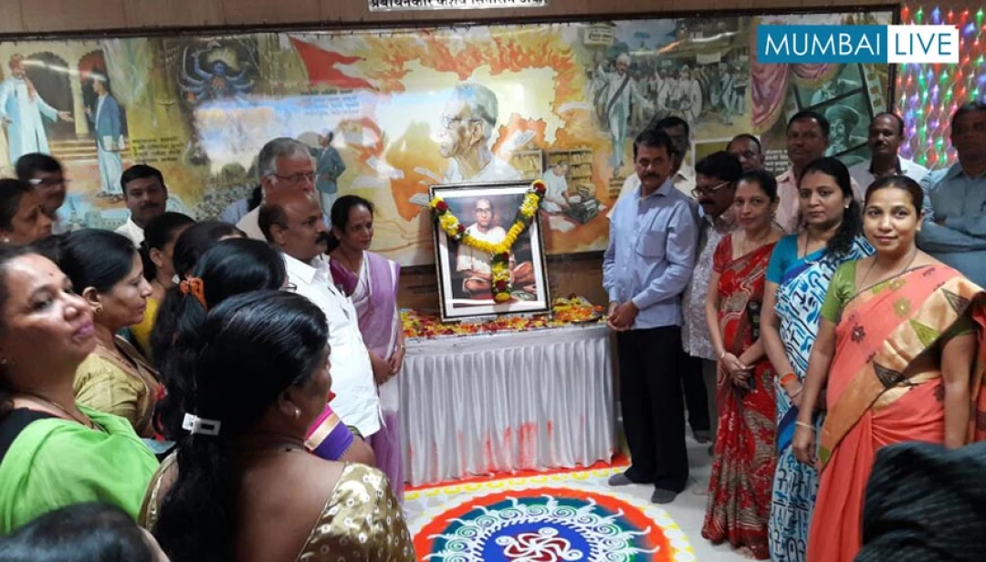 SS pays homage to Late Prabodhan Thackeray | Mumbai Live